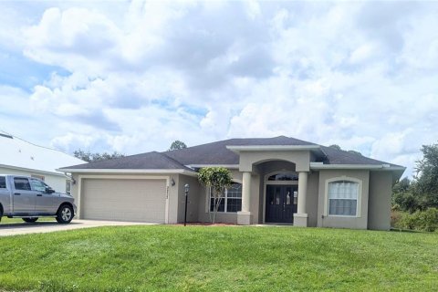 House in North Port, Florida 3 bedrooms, 168.62 sq.m. № 1359243 - photo 1