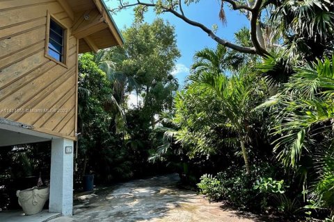 House in Islamorada, Village of Islands, Florida 4 bedrooms, 166.67 sq.m. № 643539 - photo 14
