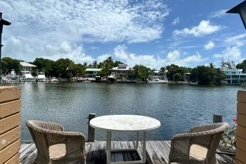 Casa en venta en Islamorada, Village of Islands, Florida, 4 dormitorios, 166.67 m2 № 643539 - foto 2