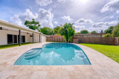 House in Hollywood, Florida 4 bedrooms, 209.68 sq.m. № 1185485 - photo 5