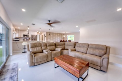 House in Hollywood, Florida 4 bedrooms, 209.68 sq.m. № 1185485 - photo 23