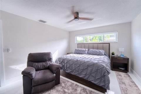 House in Hollywood, Florida 4 bedrooms, 209.68 sq.m. № 1185485 - photo 16