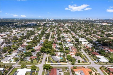 Villa ou maison à vendre à Hollywood, Floride: 4 chambres, 209.68 m2 № 1185485 - photo 9