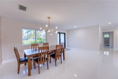 House in Hollywood, Florida 4 bedrooms, 209.68 sq.m. № 1185485 - photo 26