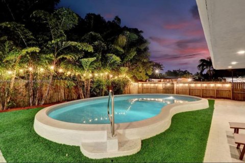 Villa ou maison à vendre à Hollywood, Floride: 6 chambres, 283.82 m2 № 1092461 - photo 16