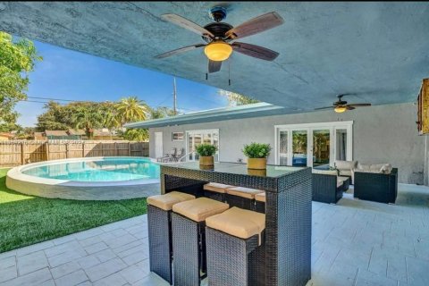 House in Hollywood, Florida 6 bedrooms, 283.82 sq.m. № 1092461 - photo 14