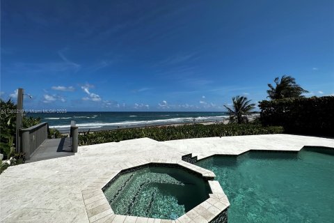 Casa en venta en Highland Beach, Florida, 5 dormitorios, 562.99 m2 № 420004 - foto 2