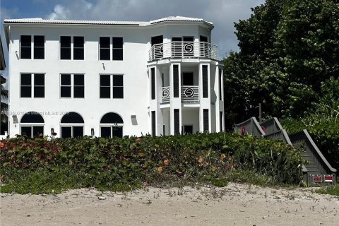 House in Highland Beach, Florida 5 bedrooms, 562.99 sq.m. № 420004 - photo 8