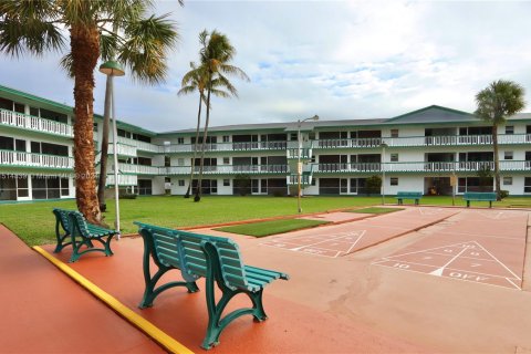 Condo in Hollywood, Florida, 2 bedrooms  № 956125 - photo 25