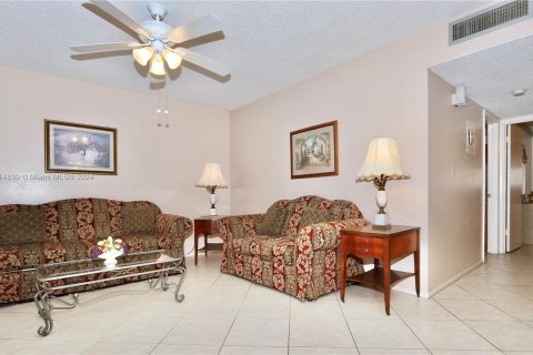 Copropriété à vendre à Hollywood, Floride: 2 chambres, 81.75 m2 № 956125 - photo 17