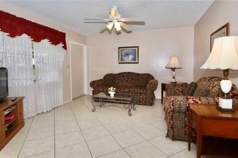 Copropriété à vendre à Hollywood, Floride: 2 chambres, 81.75 m2 № 956125 - photo 16