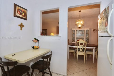 Condo in Hollywood, Florida, 2 bedrooms  № 956125 - photo 11