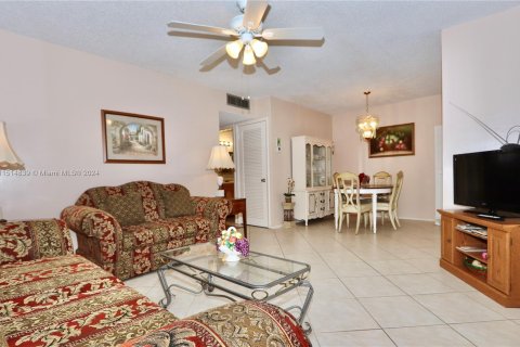 Copropriété à vendre à Hollywood, Floride: 2 chambres, 81.75 m2 № 956125 - photo 13