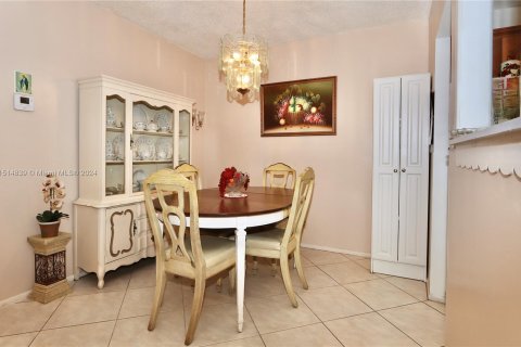 Copropriété à vendre à Hollywood, Floride: 2 chambres, 81.75 m2 № 956125 - photo 15