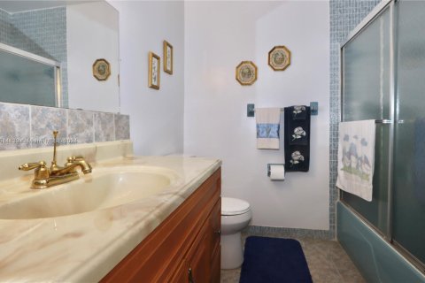 Condo in Hollywood, Florida, 2 bedrooms  № 956125 - photo 20