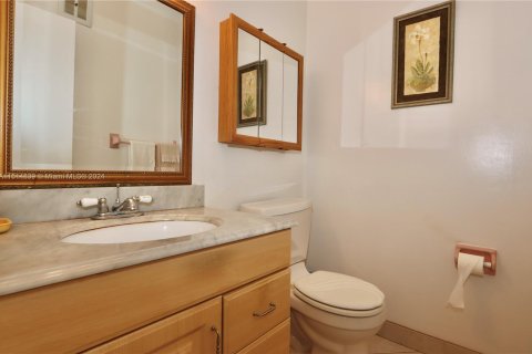 Condo in Hollywood, Florida, 2 bedrooms  № 956125 - photo 23