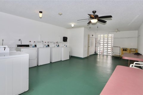 Copropriété à vendre à Hollywood, Floride: 2 chambres, 81.75 m2 № 956125 - photo 27