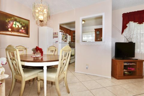 Condo in Hollywood, Florida, 2 bedrooms  № 956125 - photo 14