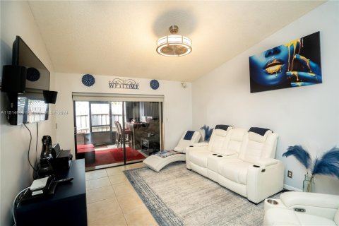 Villa ou maison à vendre à Oakland Park, Floride: 2 chambres, 91.32 m2 № 956126 - photo 4