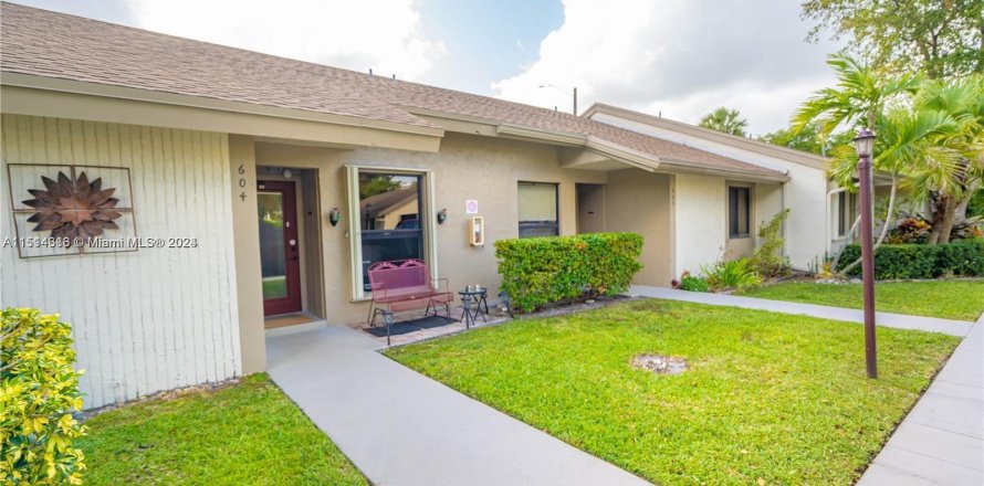House in Oakland Park, Florida 2 bedrooms, 91.32 sq.m. № 956126
