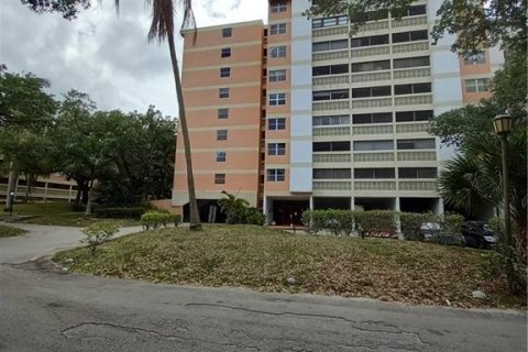 Condo in Lauderhill, Florida, 2 bedrooms  № 708539 - photo 2