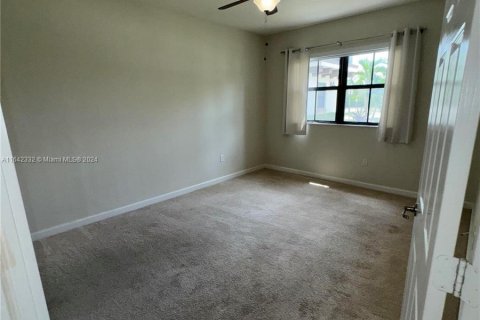 Condo in Doral, Florida, 3 bedrooms  № 1327819 - photo 12