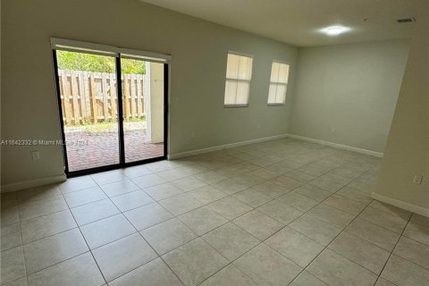 Copropriété à louer à Doral, Floride: 3 chambres, 112.13 m2 № 1327819 - photo 4