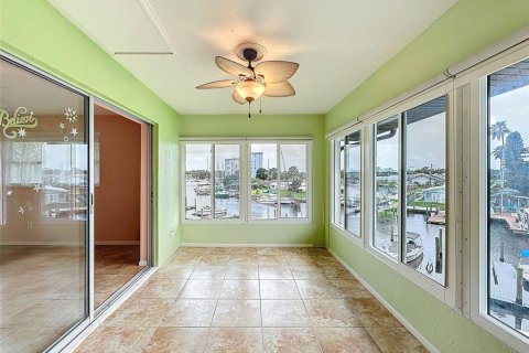 Condo in New Port Richey, Florida, 2 bedrooms  № 1350699 - photo 23