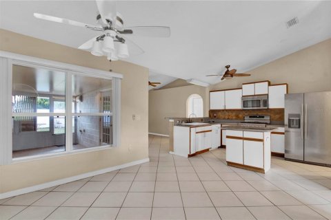 Villa ou maison à vendre à Kissimmee, Floride: 3 chambres, 153.47 m2 № 1385363 - photo 15