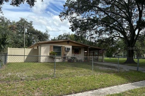 House in Tampa, Florida 3 bedrooms, 85.47 sq.m. № 1385360 - photo 2