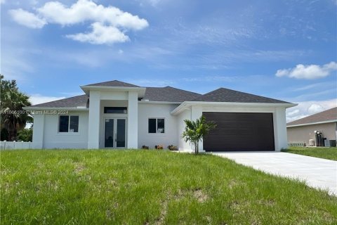 Villa ou maison à vendre à Cape Coral, Floride: 3 chambres № 1379124 - photo 2