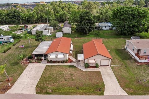 Villa ou maison à vendre à Punta Gorda, Floride: 2 chambres, 144.28 m2 № 1260277 - photo 1