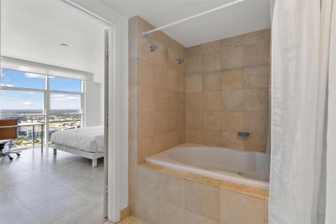 Copropriété à vendre à Hallandale Beach, Floride: 1 chambre, 80.92 m2 № 967861 - photo 11