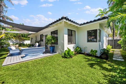 House in Miami, Florida 3 bedrooms, 132.76 sq.m. № 1221078 - photo 18