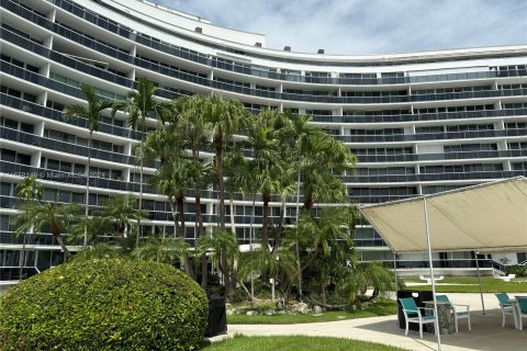 Condominio en venta en Miami Beach, Florida, 1 dormitorio, 62.99 m2 № 1372608 - foto 2