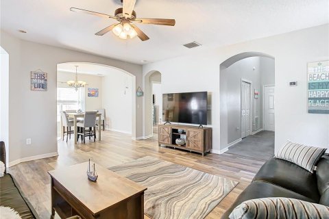 Casa en venta en Lutz, Florida, 5 dormitorios, 204.85 m2 № 1084818 - foto 8