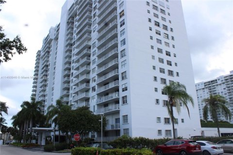 Condo in Aventura, Florida, 2 bedrooms  № 549791 - photo 27