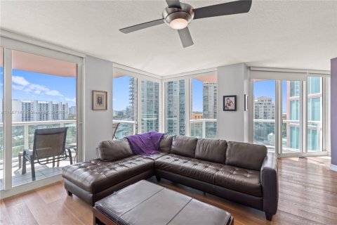 Condo in Aventura, Florida, 2 bedrooms  № 1119254 - photo 9