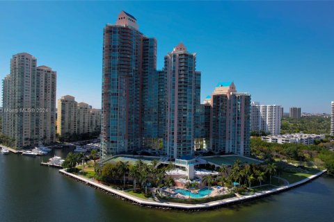 Condo in Aventura, Florida, 2 bedrooms  № 1119254 - photo 1