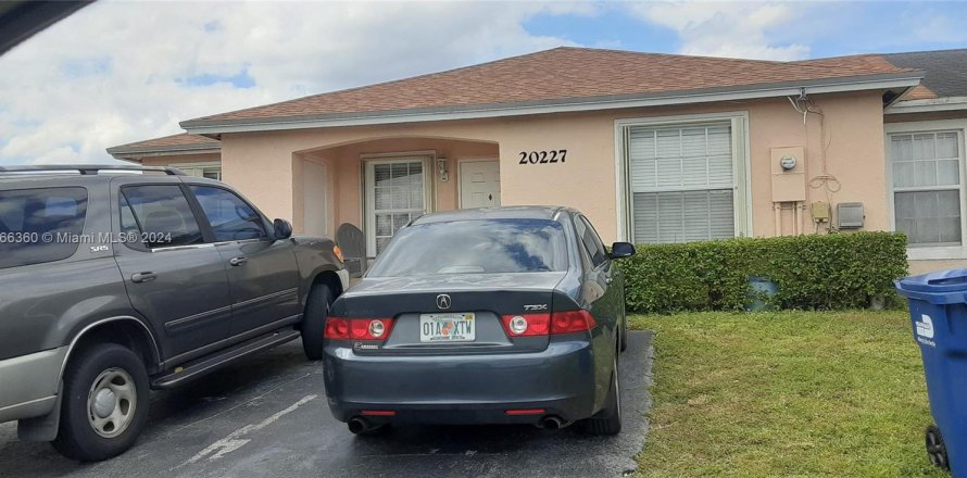 Townhouse in Miami Gardens, Florida 3 bedrooms, 105.91 sq.m. № 1119246