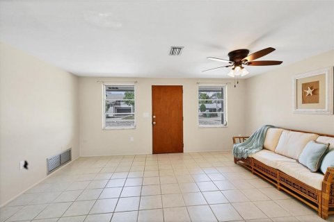 Immobilier commercial à vendre à Englewood, Floride: 2 chambres, 101.91 m2 № 854747 - photo 11