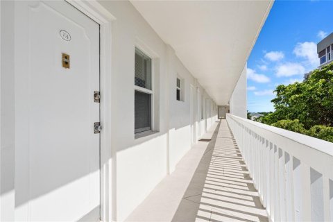 Condo in Fort Lauderdale, Florida, 1 bedroom  № 952449 - photo 4