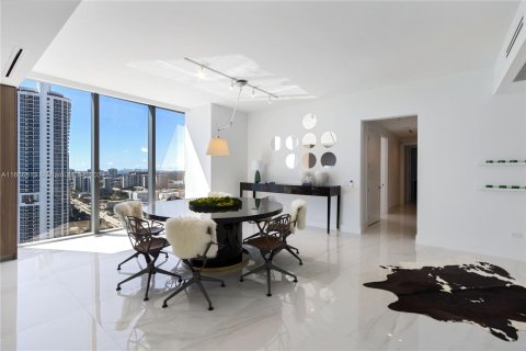 Condo in Sunny Isles Beach, Florida, 4 bedrooms  № 1387943 - photo 12