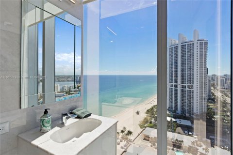 Condo in Sunny Isles Beach, Florida, 4 bedrooms  № 1387943 - photo 29