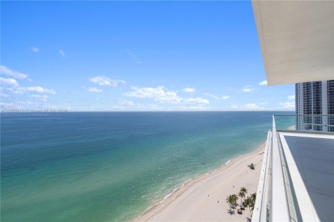 Condo in Sunny Isles Beach, Florida, 4 bedrooms  № 1387943 - photo 17