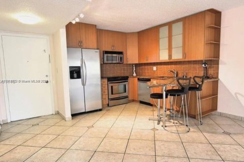 Condominio en venta en Hallandale Beach, Florida, 1 dormitorio, 72.46 m2 № 962195 - foto 5