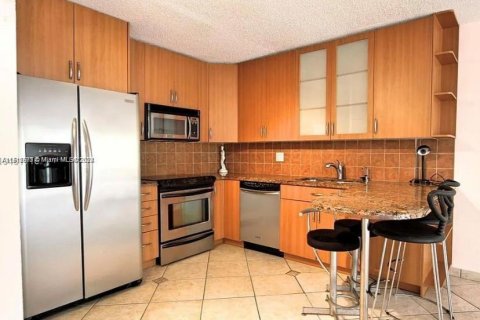 Condominio en venta en Hallandale Beach, Florida, 1 dormitorio, 72.46 m2 № 962195 - foto 4
