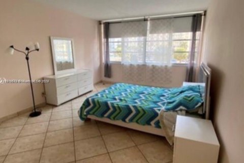 Condominio en venta en Hallandale Beach, Florida, 1 dormitorio, 72.46 m2 № 962195 - foto 7