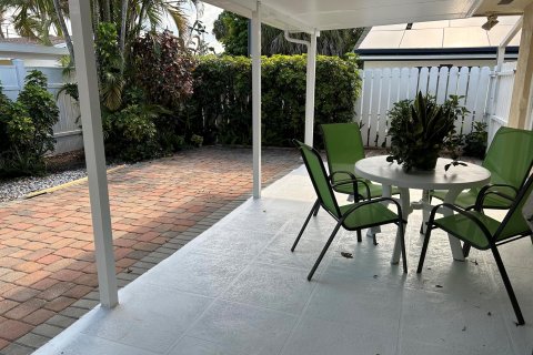 Casa en venta en West Palm Beach, Florida, 3 dormitorios, 123.37 m2 № 1222751 - foto 1