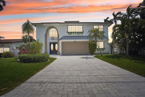 House in Pompano Beach, Florida 7 bedrooms, 384.71 sq.m. № 1222825 - photo 9